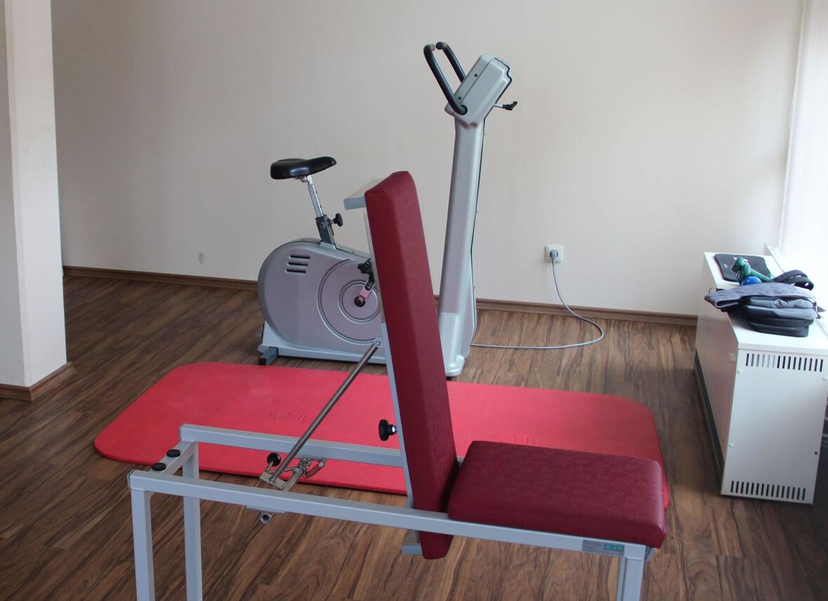 dieter-geier-praxis-fuer-physiotherapie-geraetetraining-mit-dem-fahrrad