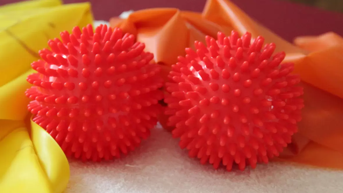 dieter-geier-praxis-fuer-physiotherapie-igelbaelle-zum-massieren