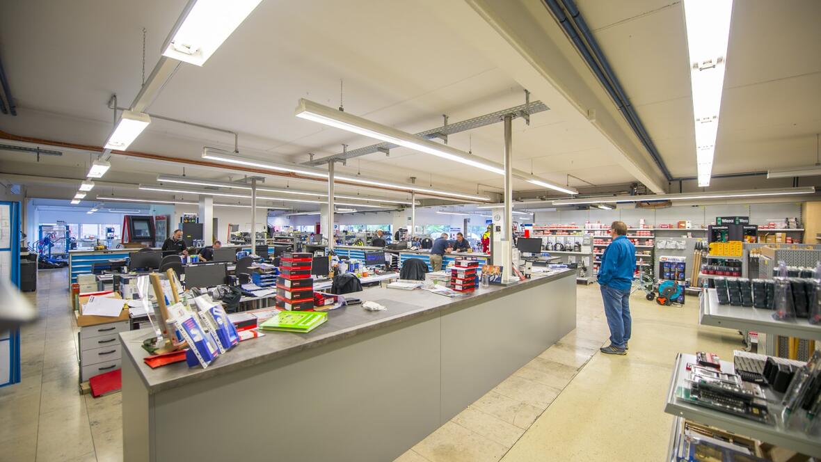 beratungs-theke-fuer-die-beste-beratung-des-kunden