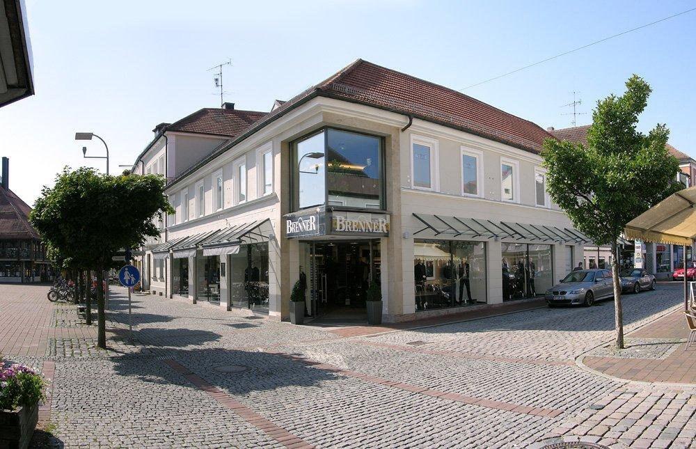 mode-brenner-neuburg-filiale-von-aussen-im-sonnenschein